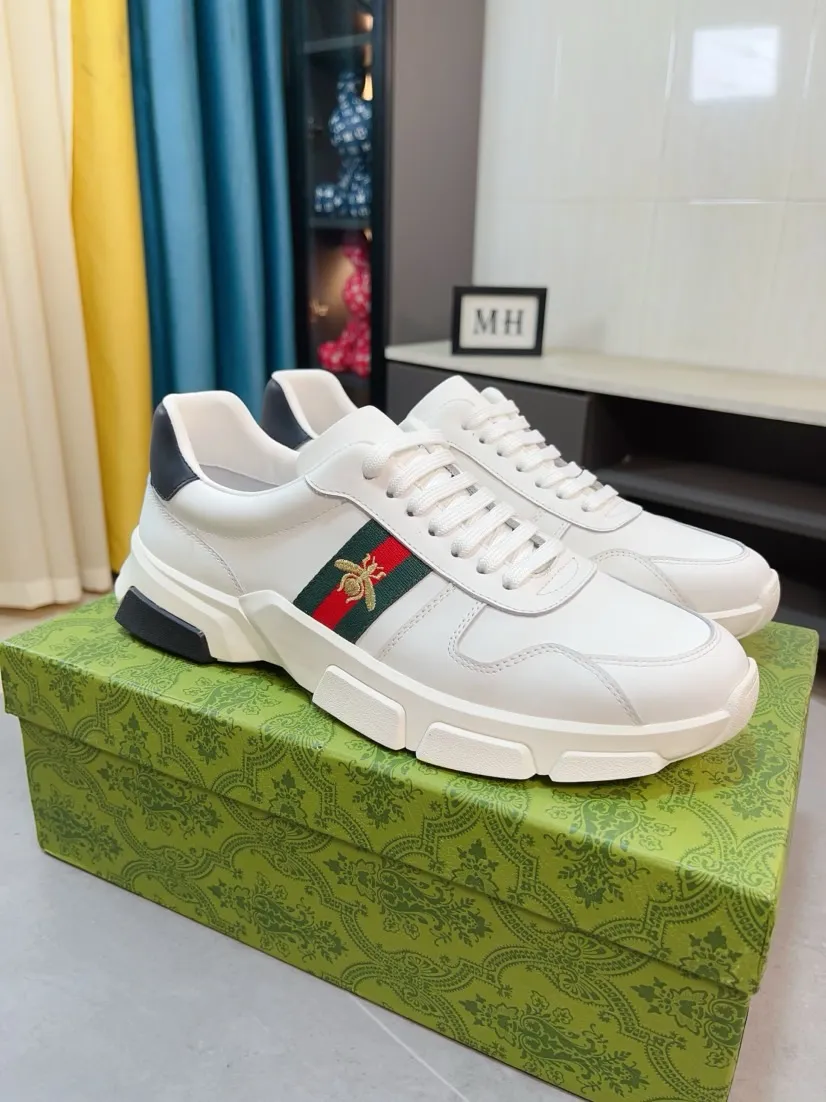 Men's shoes 💰560🌹🌹GUCCI [Gucci] New high-end brand of men's shoes, the latest fashionable casual men's shoes, trendy and versatile, relaxed and sporty style, uppers imported from Italy, first-layer cowhide, genuine leather lining, and ultra-fine workmanship. Original personalized fashionable rubber wear-resistant outsole, light and comfortable on the foot, size 38-44